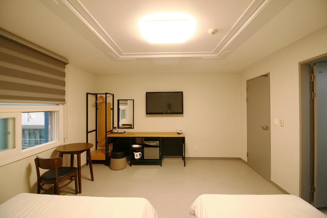 Trevi Hotel Jeju Exterior foto